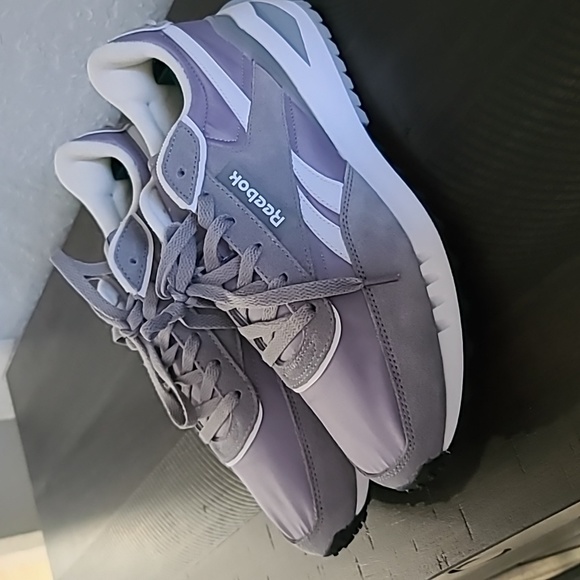 NWT Mens Reebok Retro Style Gray & Wht Sneakers Size: 10 - Picture 3 of 9